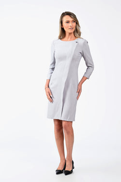 Rochie office gri deschis cu croială conică și detaliu asimetric – rochia Claire Natalee Fashion