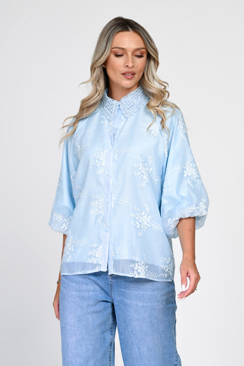 Cămașă damă bleu cu broderie și guler din dantelă Oana
