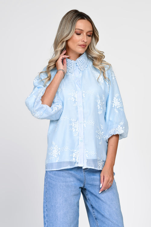 Cămașă damă bleu cu broderie și guler din dantelă Oana