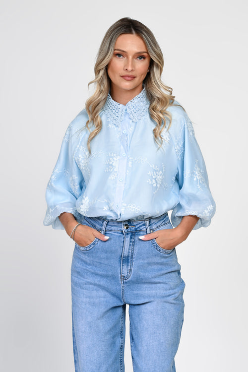 Cămașă damă bleu cu broderie și guler din dantelă Oana