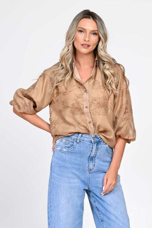 Cămașă camel din voal cu broderie florală și guler din dantelă