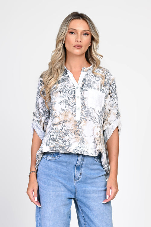 Bluză albă din vâscoză cu imprimeu floral și animal print