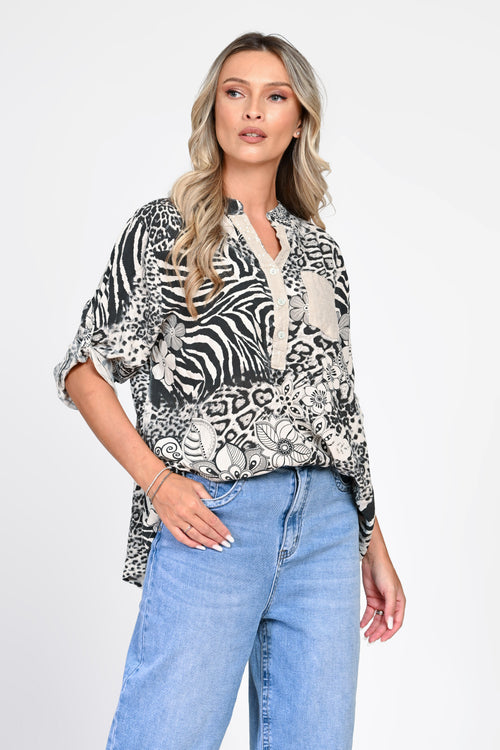 Bluză oversized cu imprimeu animal print și motive florale