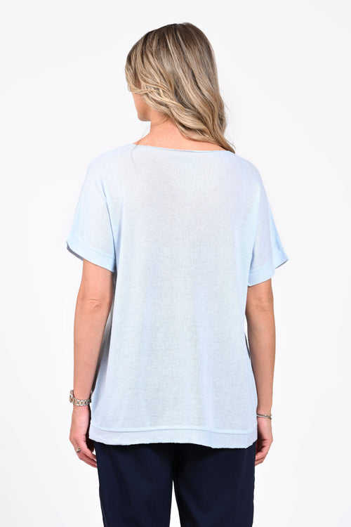 Bluză damă bleu cu floare decorativă – Elissa Natalee