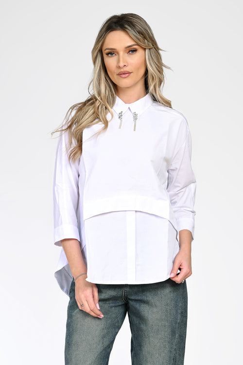 Cămașă damă albă cu design stratificat și detalii bijuterie Elise Natalee