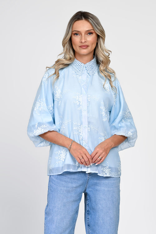 Cămașă damă bleu cu broderie și guler din dantelă Oana Natalee