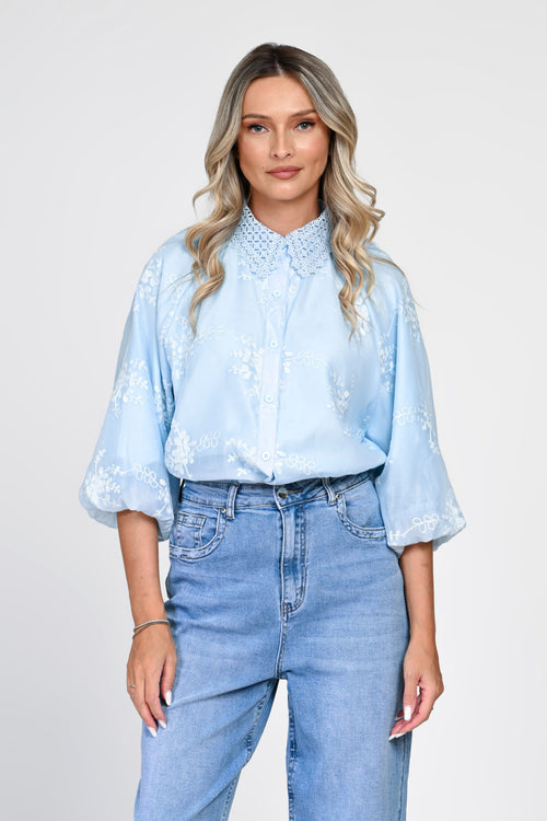 Cămașă damă bleu cu broderie și guler din dantelă Oana Natalee