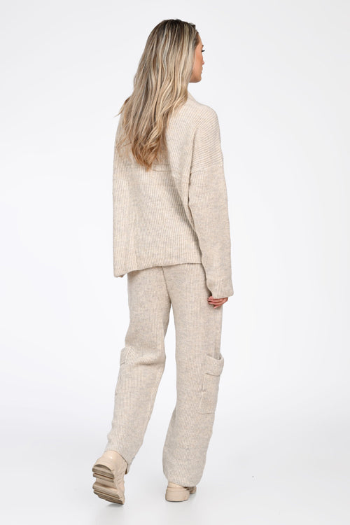 Compleu tricotat damă crem – set lejer și călduros cu bluză și pantaloni cargo Natalee Fashion