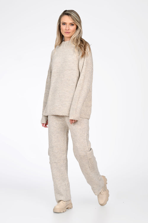 Compleu tricotat damă crem – set lejer și călduros cu bluză și pantaloni cargo Natalee Fashion