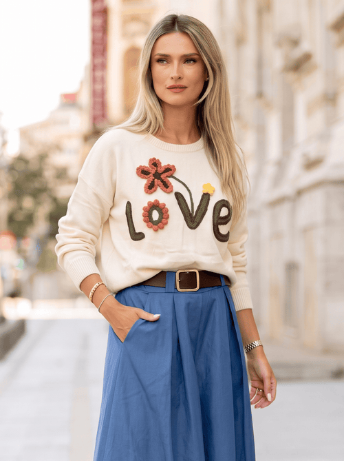 Pulover damă ivoire cu flori în relief și mesaj Love Amelie Natalee