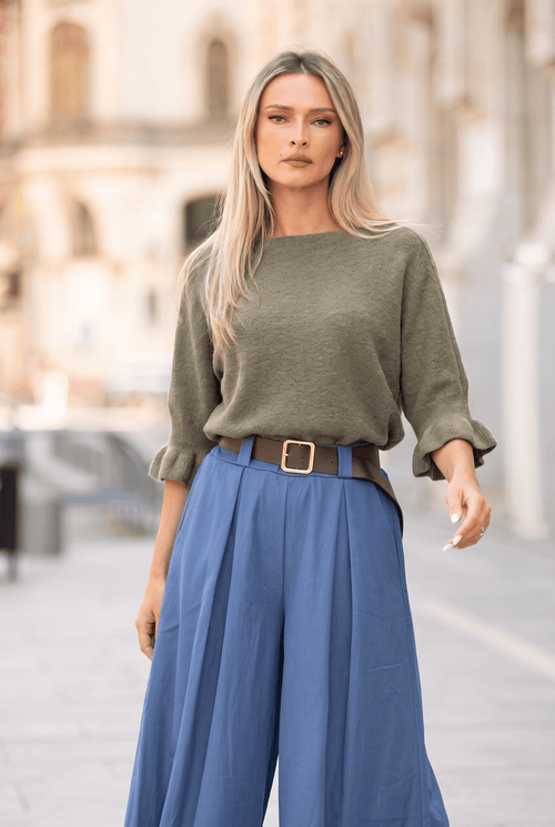 Pulover pufos cu decolteu larg și mâneci 3/4 cu volane, kaki Natalee