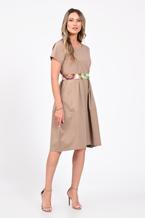 Rochie damă bej cu buzunare și cordon decorativ – Nadine Natalee Fashion