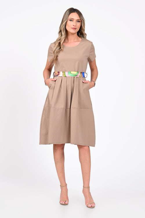 Rochie damă bej cu buzunare și cordon decorativ – Nadine Natalee Fashion
