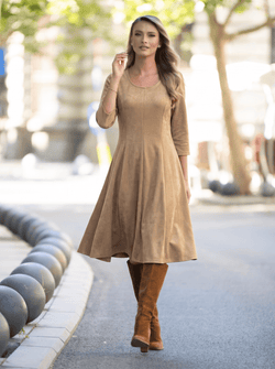 Rochie midi bej în clini cu aspect de piele întoarsă Amalia Natalee