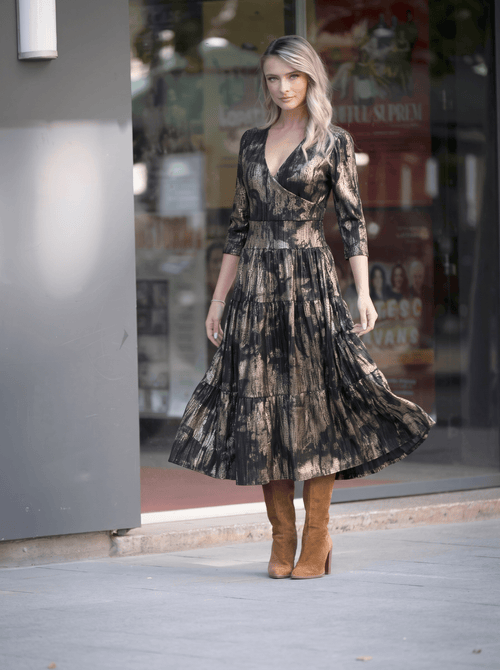 Rochie midi neagră cu imprimeu bej-auriu Evelina Natalee